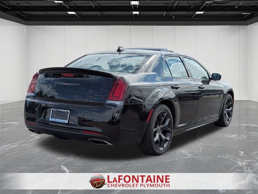 2022 Chrysler 300 S
