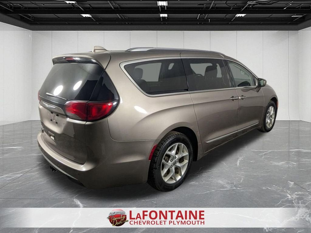 2017 Chrysler Pacifica Touring-L Plus