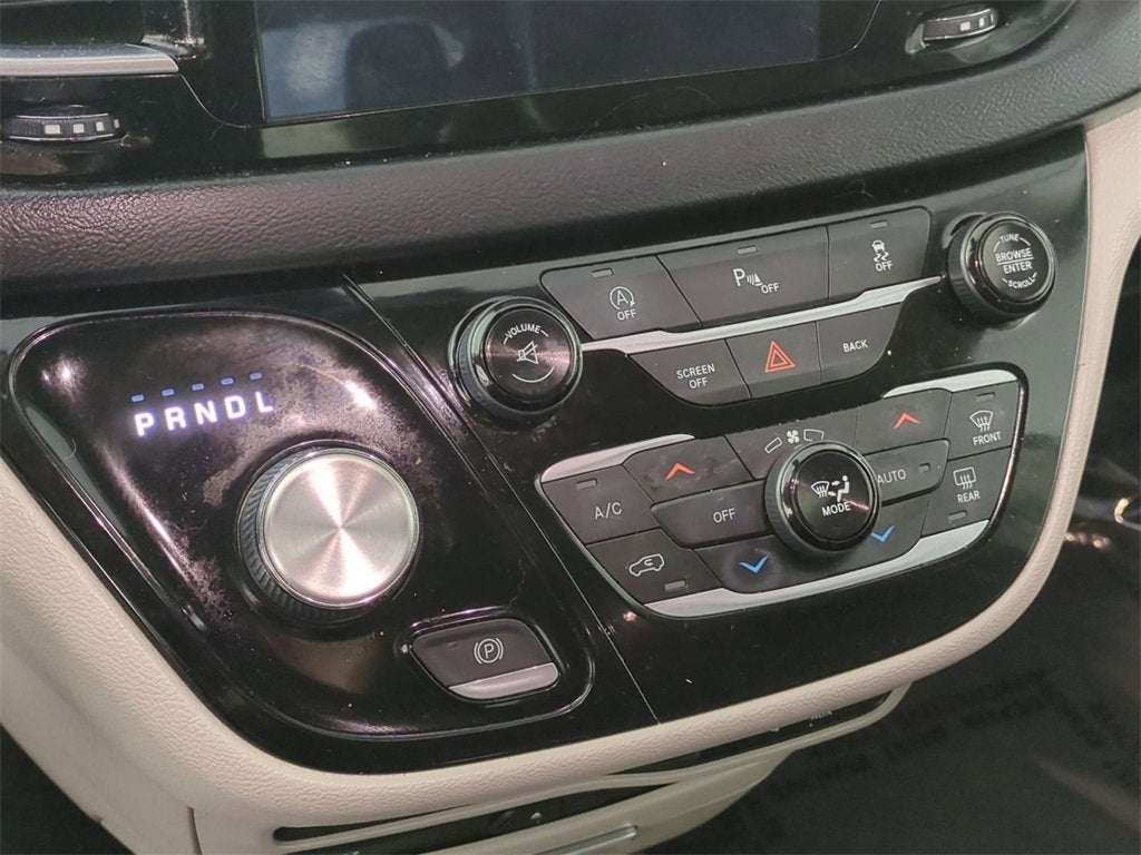 2017 Chrysler Pacifica Touring-L Plus